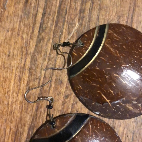 Light wooden earrings - Picture 2 of 2